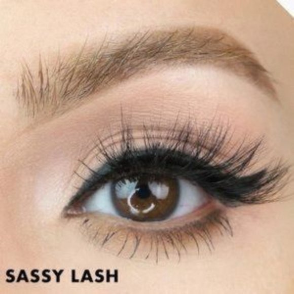 MOXIELASH “MAGNETIC” Lashes & Liner Bundle - Picture 2 of 12